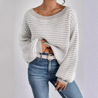 Elvira Damegenser | Blå-Hvit Stripet Off-Shoulder Strikkegenser